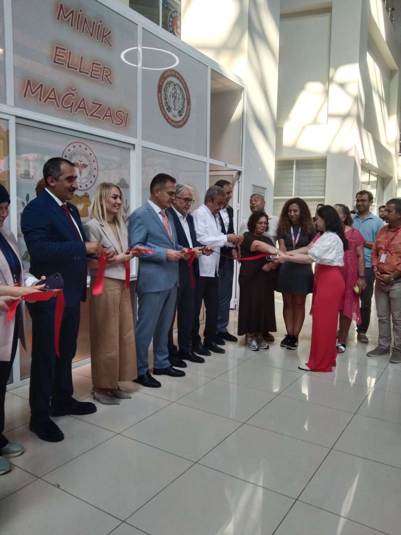 Muğla Eğitim ve Araştırma Hastanesi’nde İhtiyaç Sahibi Çocuklar İçin “Minik Eller Mağazası” Açılışı Gerçekleştirildi 2